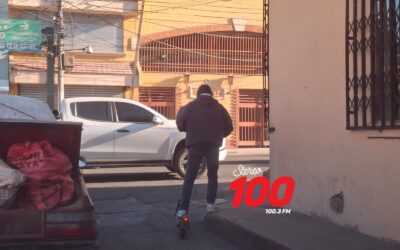 Vacíos legales complican control de monopatines eléctricos en Guatemala