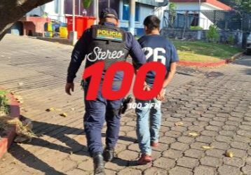 Hombre, quien fue detenido por extorsión, se salva de morir linchado