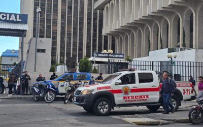 Amenaza de bomba obliga a evacuar la Torre de Tribunales en la capital
