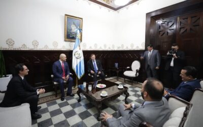 Autoridades del Congreso reciben a cónsules de México en visita de cortesía