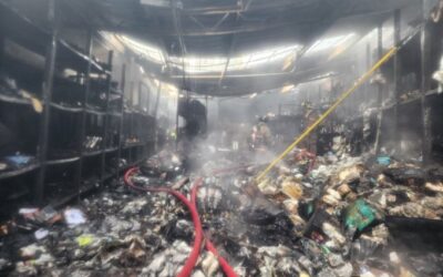 Incendio consume supermercado en la Calzada Aguilar Batres, zona 11