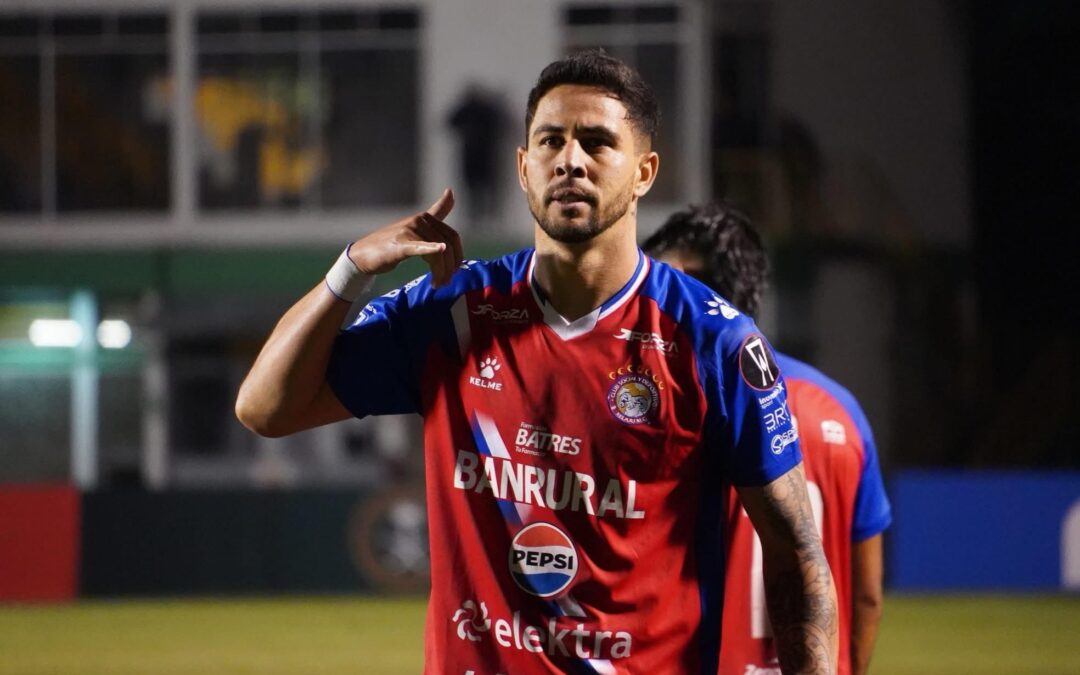 Pedro Báez se despide de Xelajú MC y continuará su carrera en Paraguay