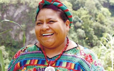 Hoy en la historia: Rigoberta Menchú, símbolo de la defensa de los derechos humanos