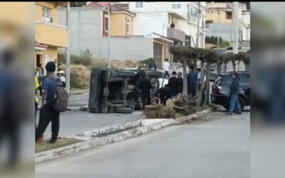 Camión vuelca en bulevar que conecta con la Nueva Ciudad de Los Altos zona 12 de Quetzaltenango