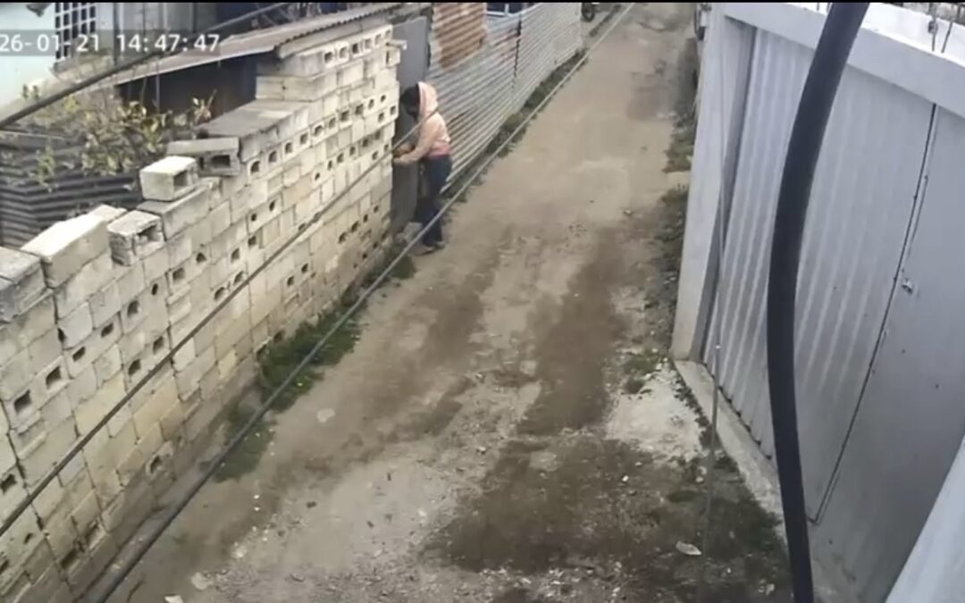 Cámara capta robo en vivienda de La Esperanza, Quetzaltenango