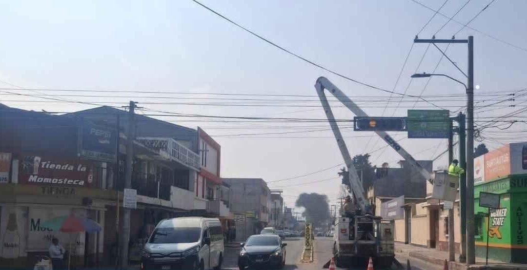 Regulan tránsito en zona 3 de Quetzaltenango por mantenimiento en sistema de semáforos