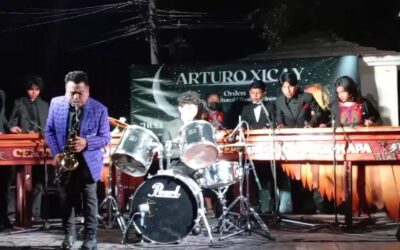 Arturo Xicay inmortaliza su legado en la «Calle de los Artistas» de Quetzaltenango.