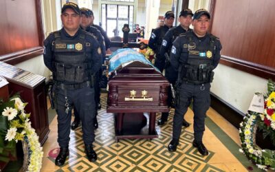 PNC rinde honras fúnebres a agente caído y eleva a 11 el número de policías fallecidos en ataques armados