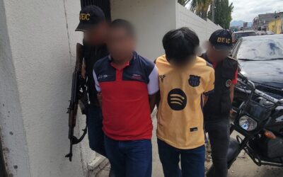 Arrestan a padre e hijo por homicidio
