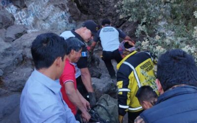 Bomberos Voluntarios rescatan a mujer tras caída en el cerro La Muela en Quetzaltenango