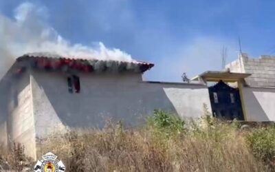 Incendio en terreno se propaga y consume vivienda en Totonicapán