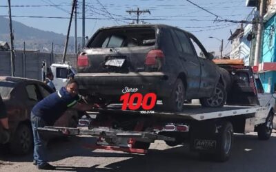 Trasladan vehículos abandonados por unos 20 años