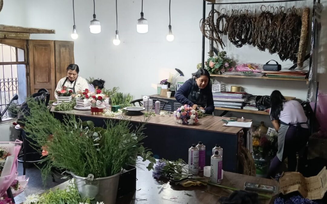 Florerías en Quetzaltenango se alistan por el Día del Cariño