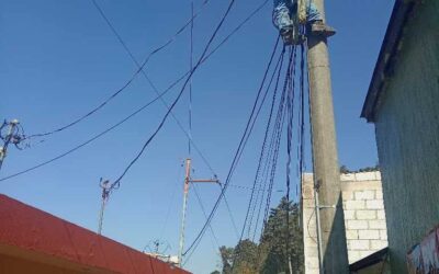 Técnicos trabajan en el mejoramiento de iluminación