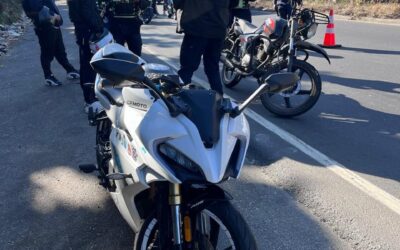 Tránsito de la PNC acciona contra motoristas en la ruta Interamericana por carreras ilegales