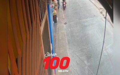 Cámara graba colisión entre mototaxi y motocicleta en Retalhuleu