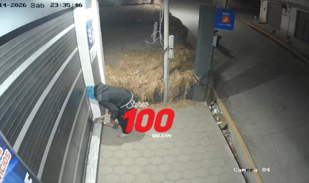 Cámara graba a hombre, con el rostro cubierto, cuando intentaba abrir negocio