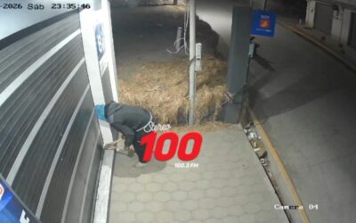 Cámara graba a hombre, con el rostro cubierto, cuando intentaba abrir negocio