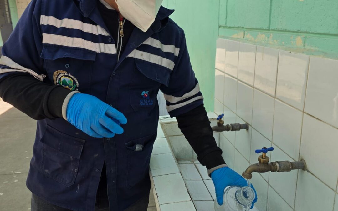 Laboratorio verifica calidad del agua en centros educativos de Quetzaltenango