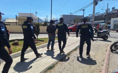 Capturan a dos hombres por falsedad ideológica y estafa en Totonicapán