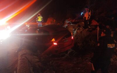 Derrumbe bloquea el Libramiento de Chimaltenango; tres personas rescatadas