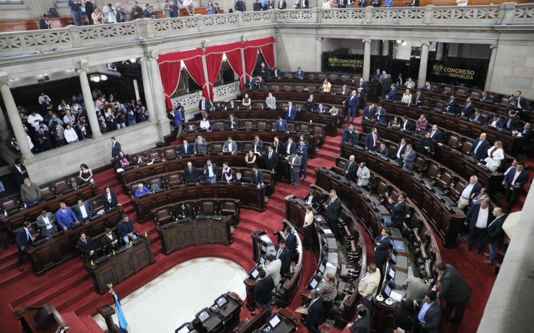 Congreso reelige a Roberto Molina Barreto y Luis Rosales para la Corte de Constitucionalidad