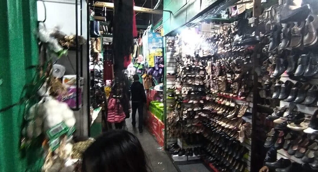 Ventas caen hasta un 40% en el mercado La Democracia por alza en combustibles