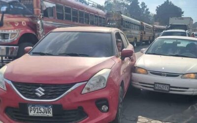 Accidente de tránsito provoca daños materiales en zona 3 de Quetzaltenango