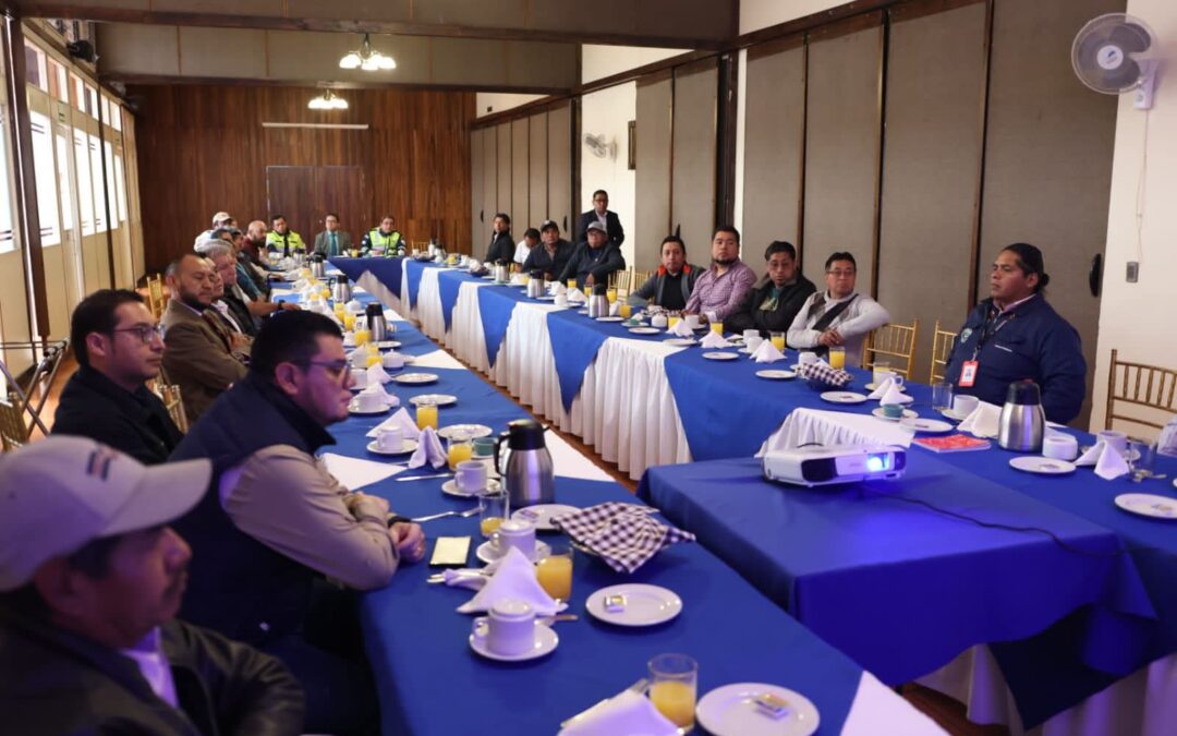 Municipalidad de Quetzaltenango socializa con transportistas arreglo de calle
