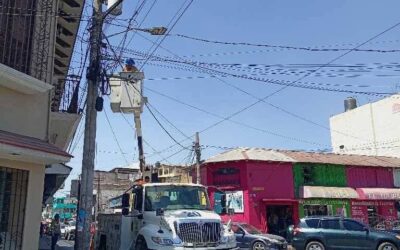 Técnicos reparan lámparas en las zonas 1 y 3 de Quetzaltenango