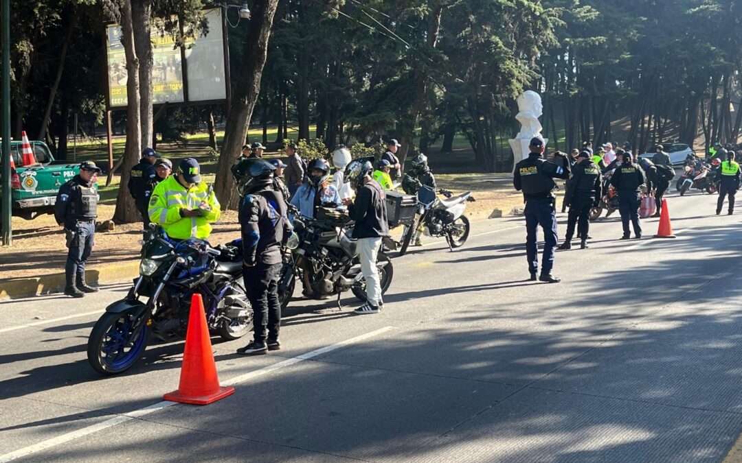 Emiten más de 50 multas en ofensiva contra carreras clandestinas en Antigua Guatemala