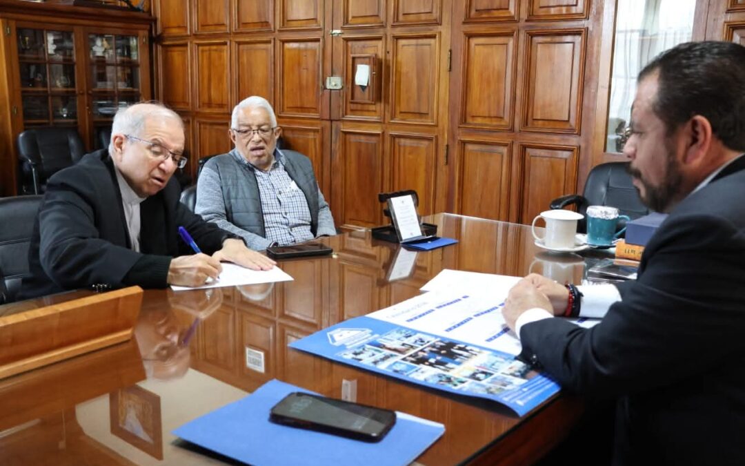 Alcalde y arzobispo se reúnen para aporte de reparación de cúpulas de catedral