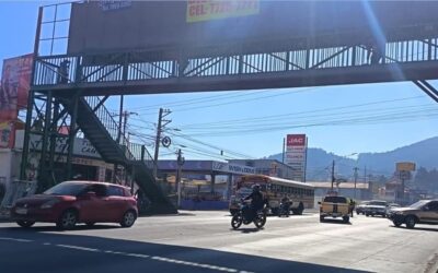 Mantenimiento en pasarela en la zona 2 de Quetzaltenango