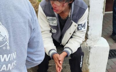 Bomberos atienden a pasajero quien cae de mototaxi en la Interamericana