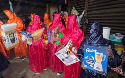 Comité de Huelga de Económicas del Cunoc entrega ayuda a familia en pobreza extrema