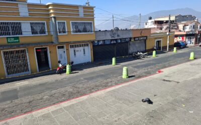 Anuncian cierre vial por lectura de boletín de encapuchados