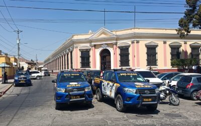 Autoridades, en operativo preventivo, inspeccionan centros educativos en Quetzaltenango