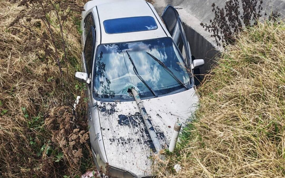 Vehículo se accidenta por falla en frenos en ruta a Cuatro Caminos, Totonicapán