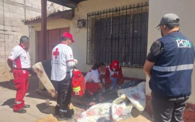 Equipo de PGN ayuda a un adulto mayor quien sufre caída