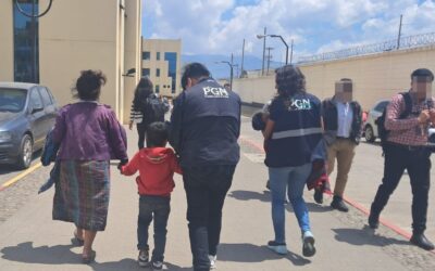 Rescatan a dos niños en situación de riesgo en Quetzaltenango