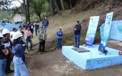 Universitarios y EMAX visitan nacimientos de agua