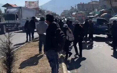 Transportistas bloquean en Totonicapán en rechazo al alza del combustible