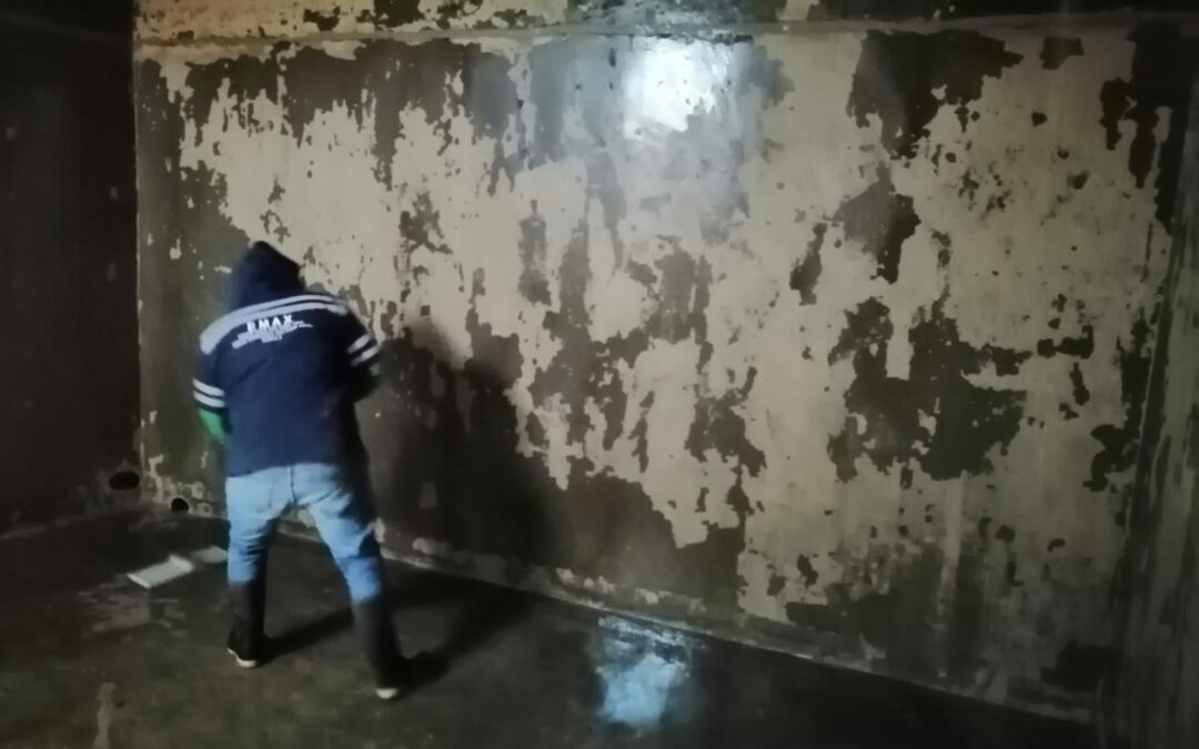 EMAX desarrolla limpieza en depósito de distribución de agua potable