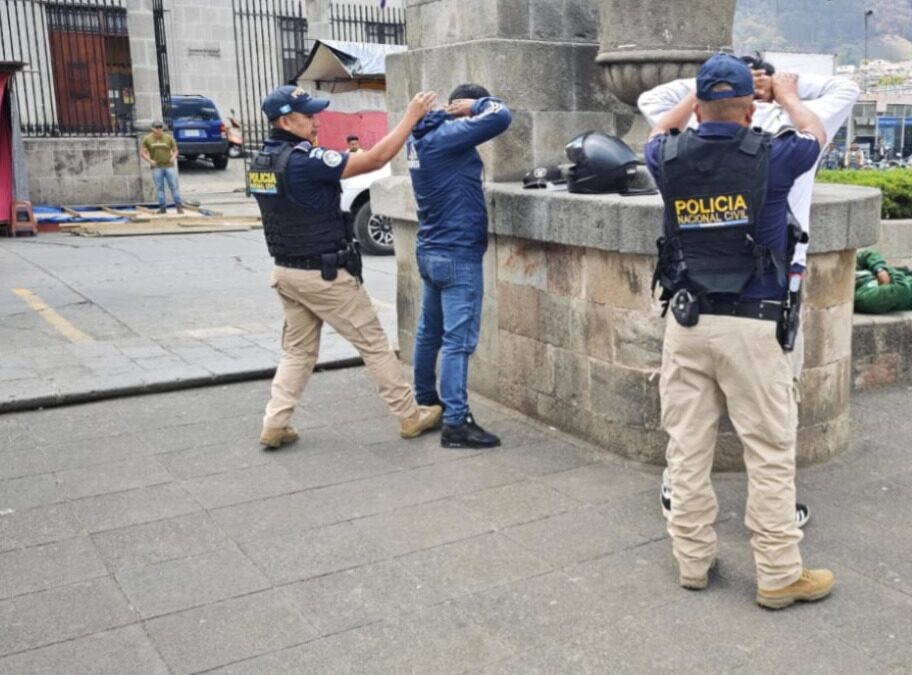 Refuerzan seguridad en el Centro Histórico de Xela previo a Semana Santa