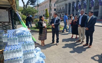 Entregan donativo de agua Embotellada a Sinaprese