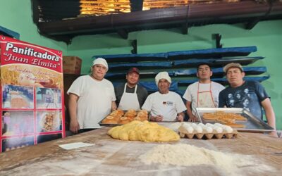 Héctor Orozco va a cumplir 56 años de trabajar como panificador y 36 de su panadería