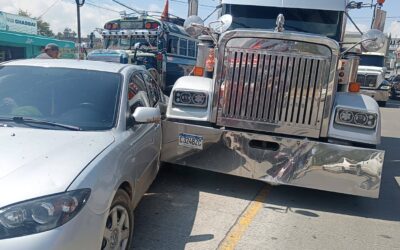 Triple colisión en Cuatro Caminos moviliza a socorristas