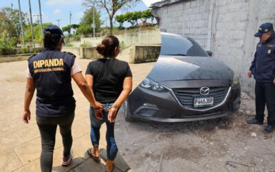 Capturan a mujer por extorsión y recuperan vehículo robado en Quetzaltenango