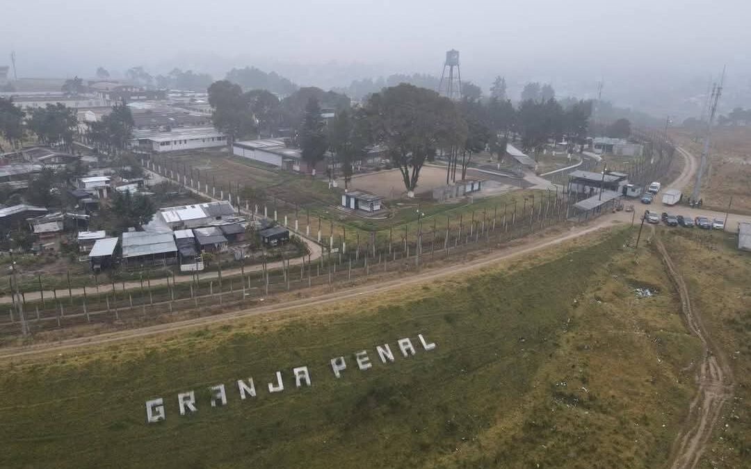 Condenan a dos agentes penitenciarios; familia denuncia tortura y muerte de reo en Xela