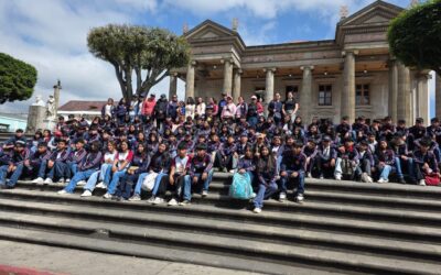 Teatro Municipal de Quetzaltenango recibe a estudiantes de Sololá